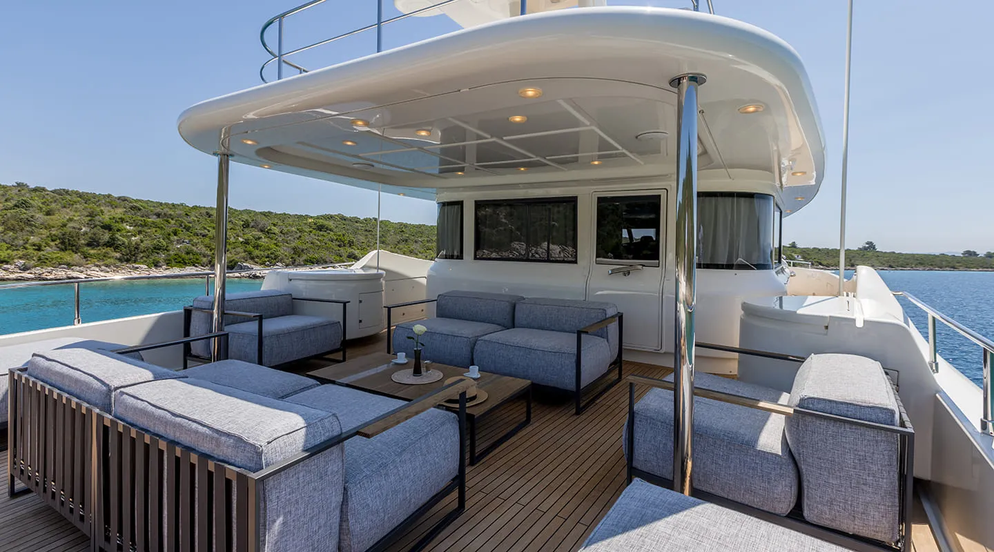 KLOBUK Sundeck lounge area