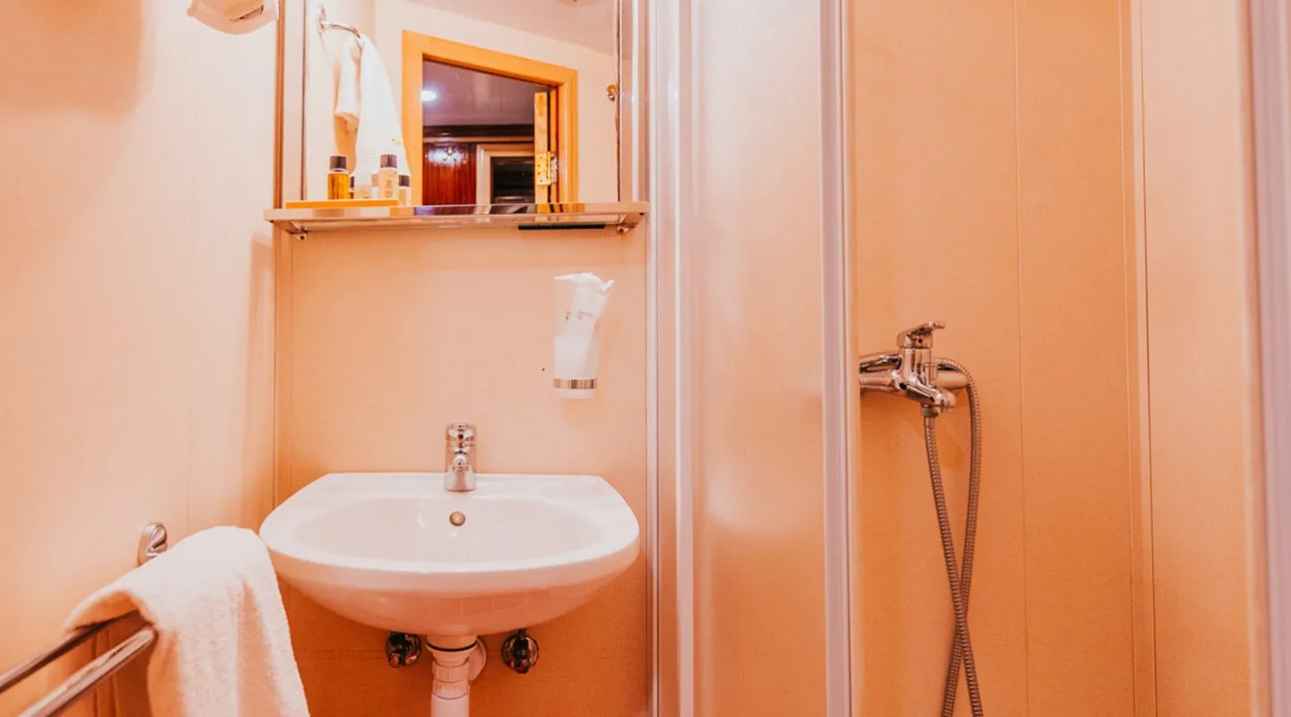 KORAB Stateroom ensuite