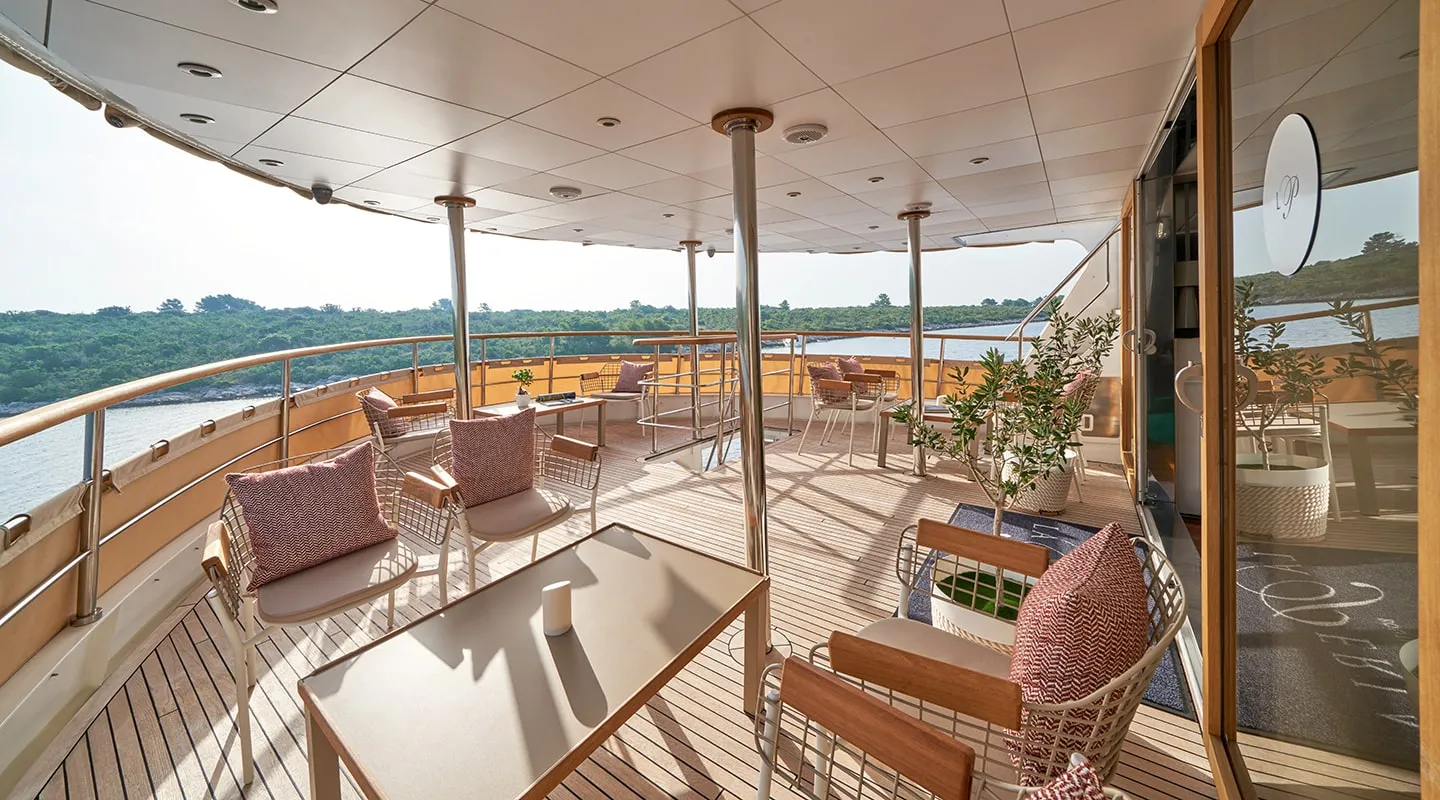 LA PERLA Aft deck