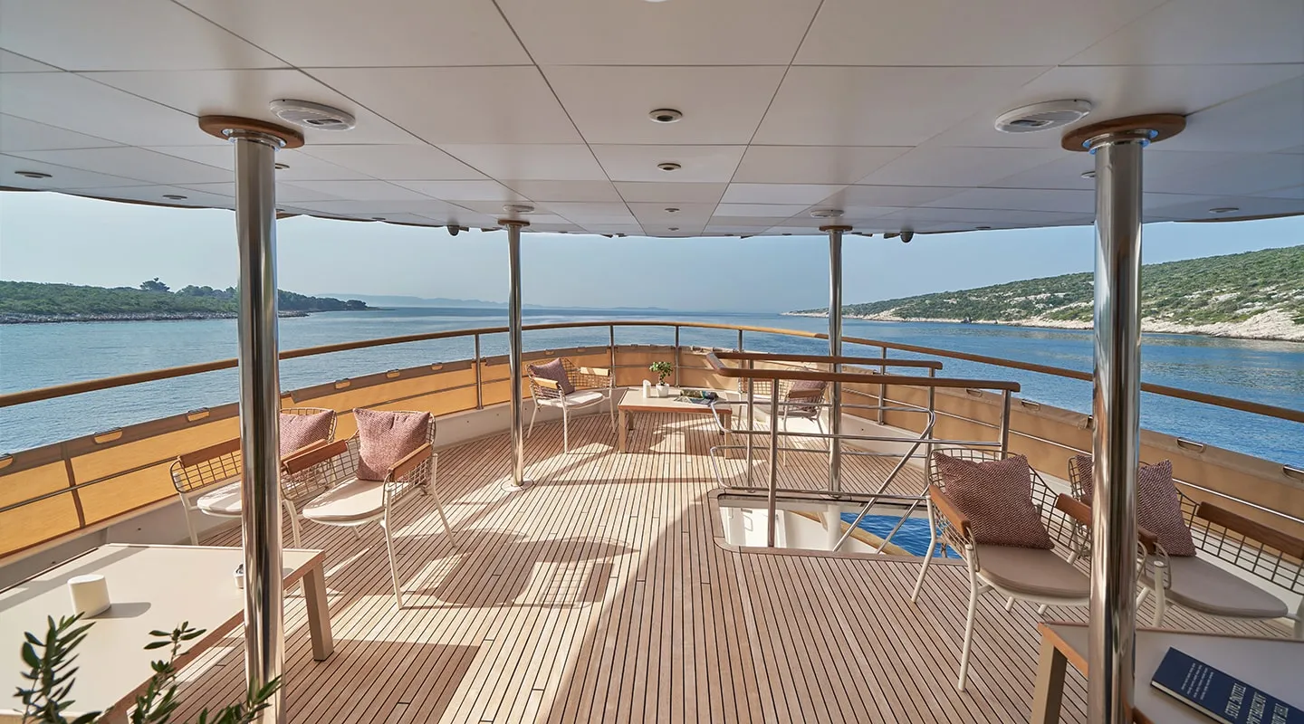 LA PERLA Aft deck