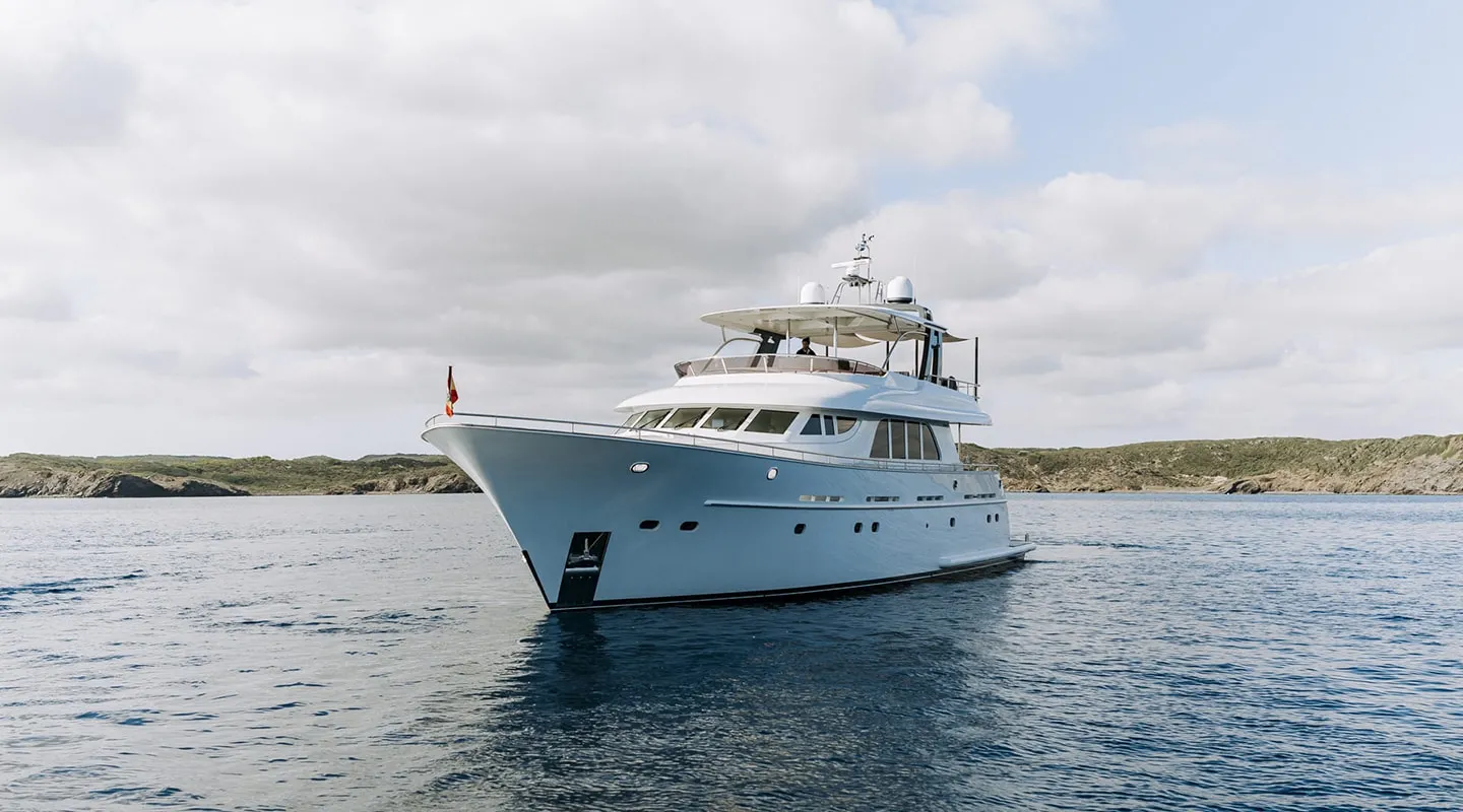 LAS NINAS Anchored