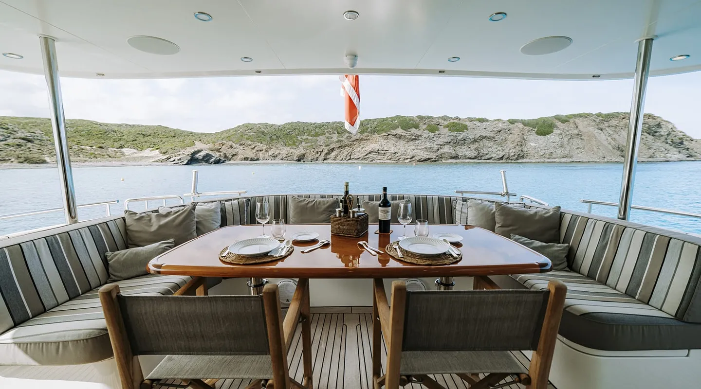 LAS NINAS Dining area