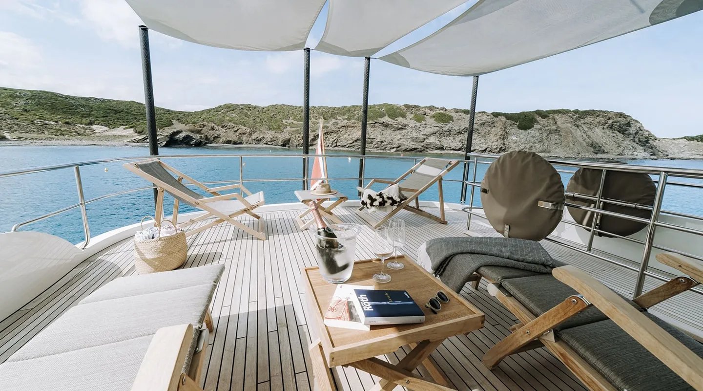LAS NINAS Flybridge