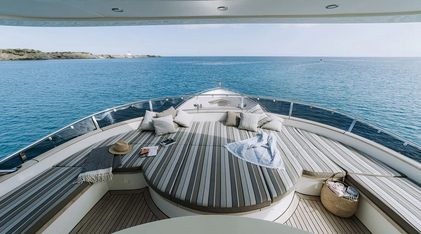 LAS NINAS Flybridge