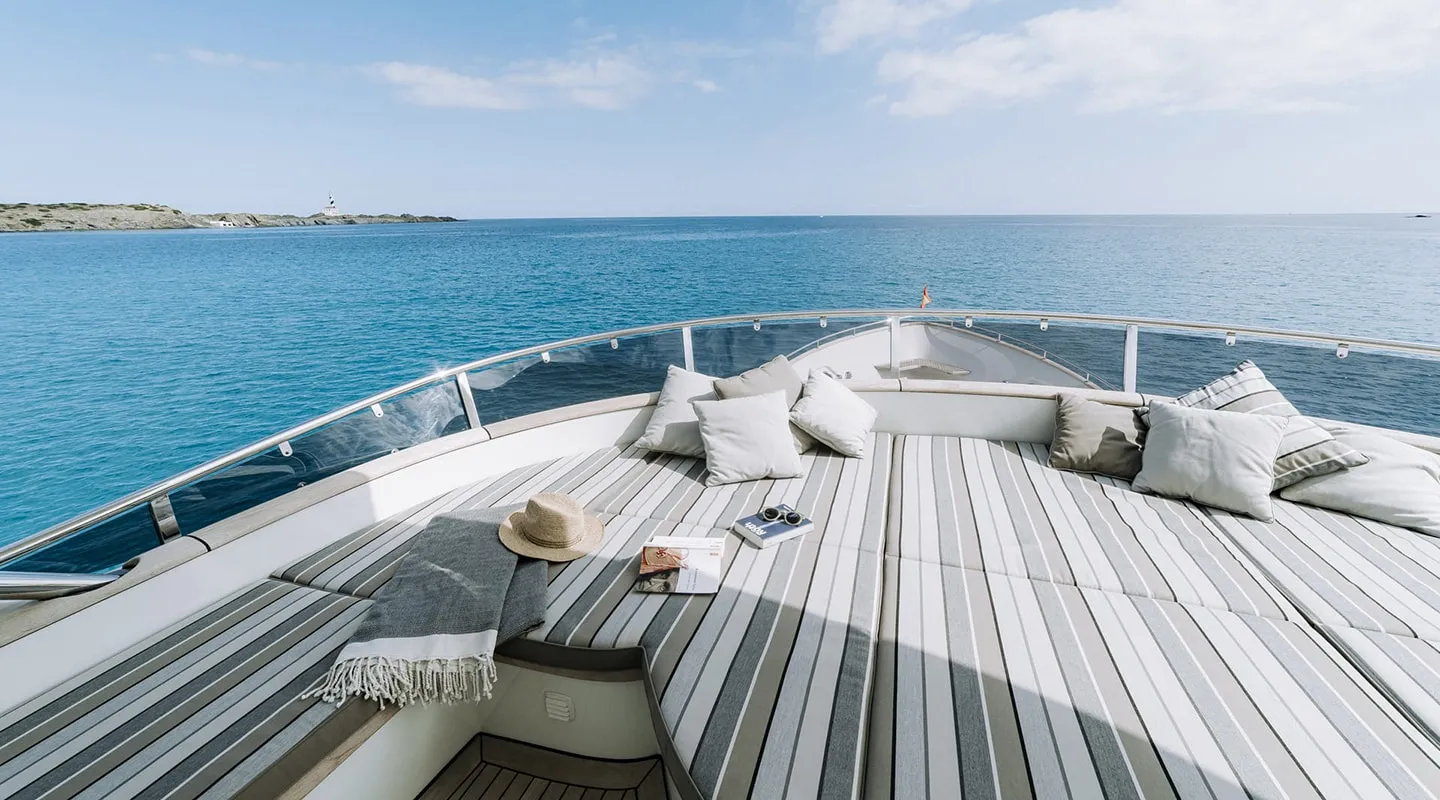 LAS NINAS Flybridge