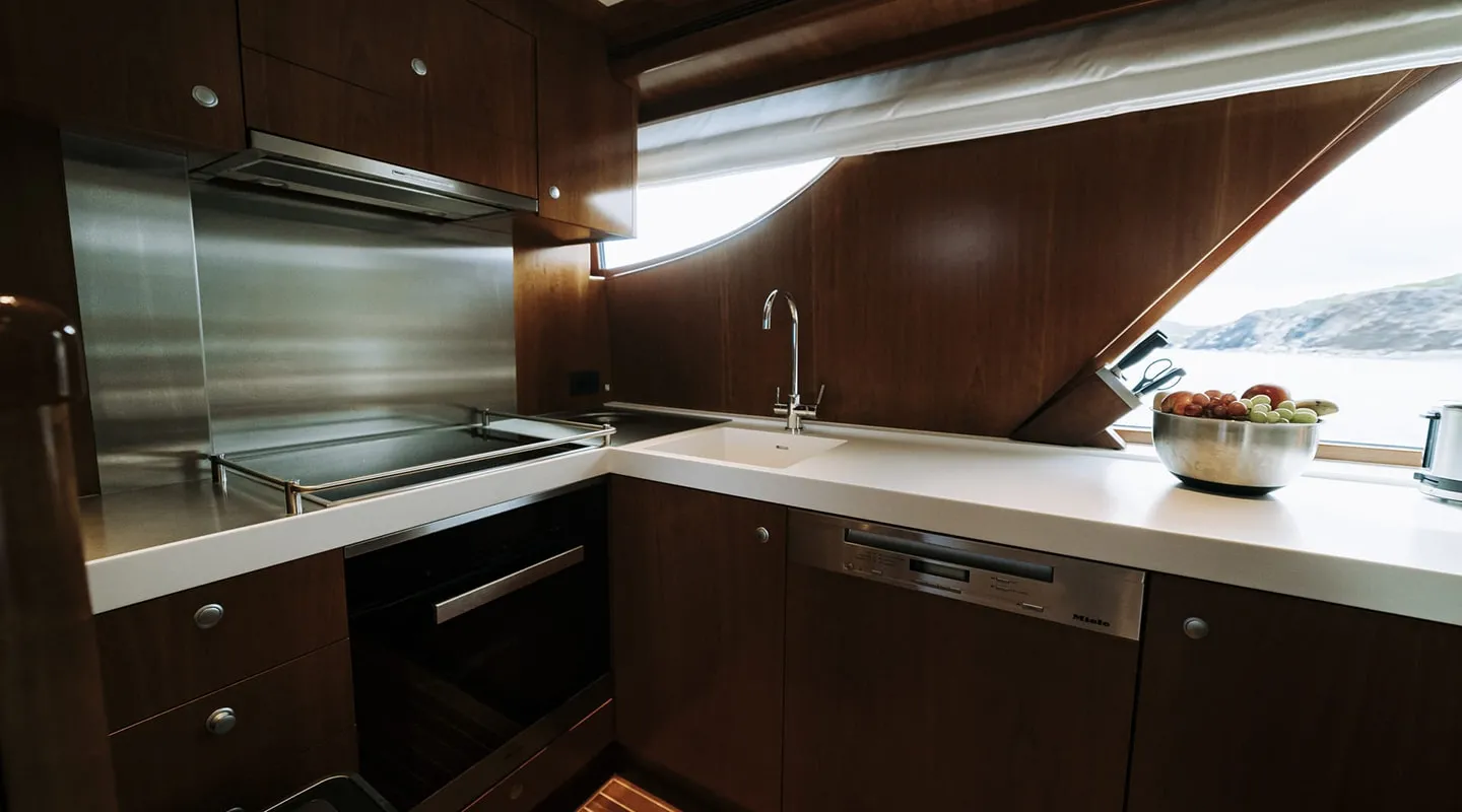 LAS NINAS Galley