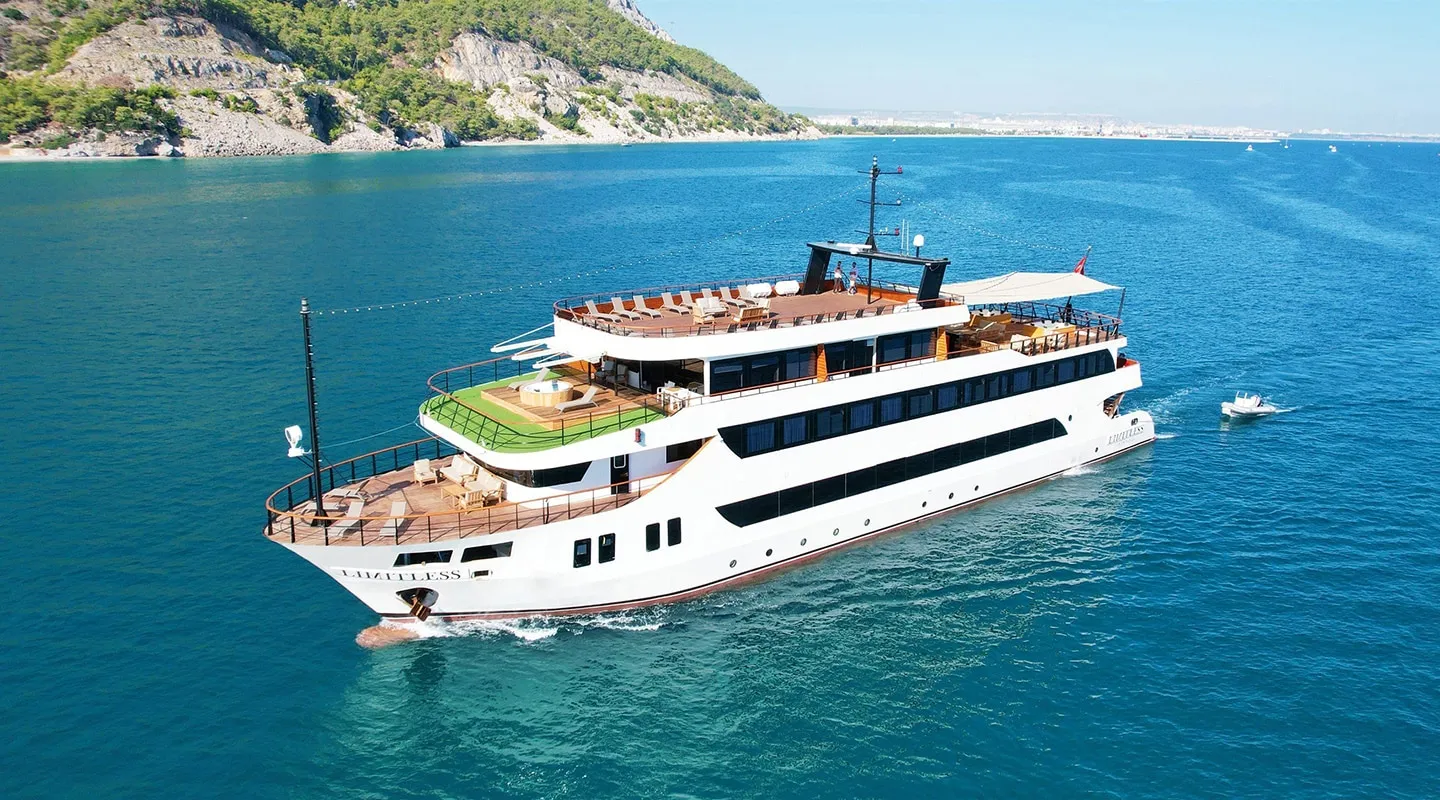 LIMITLESS Cruising