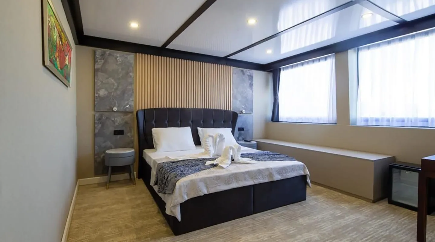 LIMITLESS Double cabin
