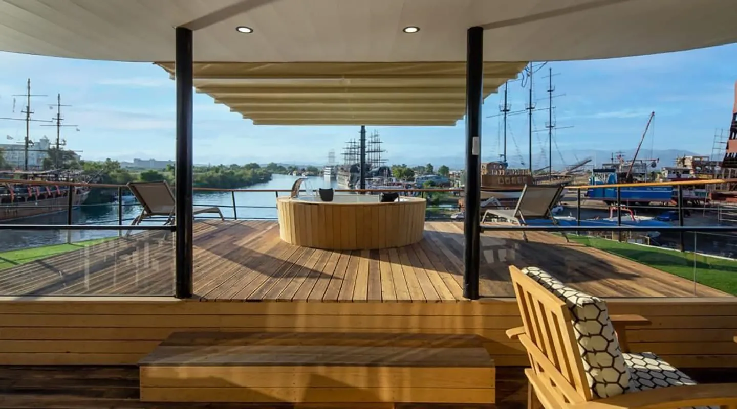 LIMITLESS Jacuzzi