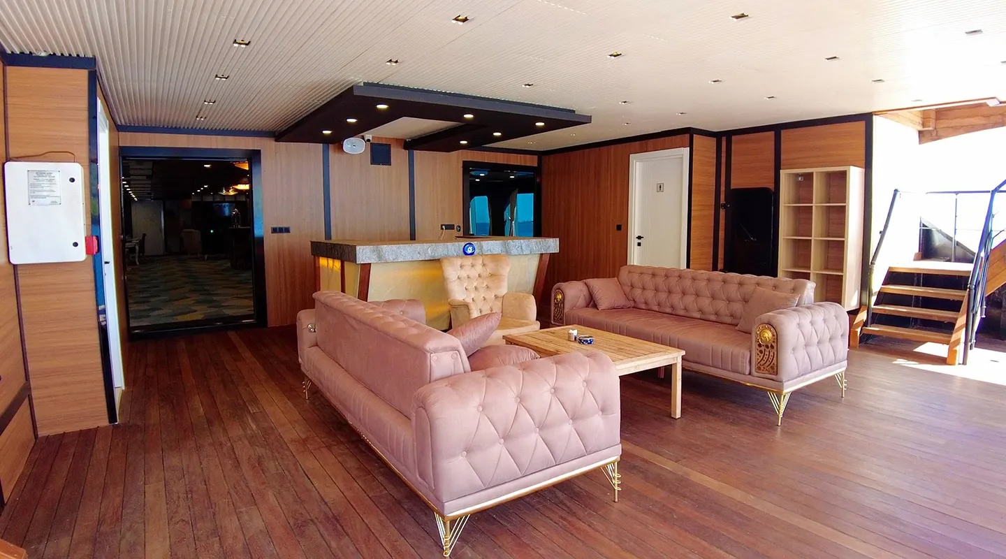 LIMITLESS Lounge area