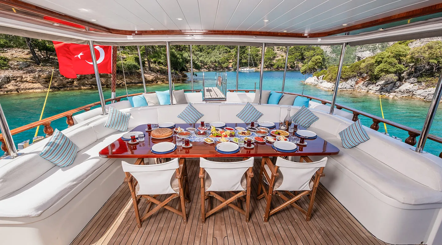 LUCE DEL MARE Aft deck