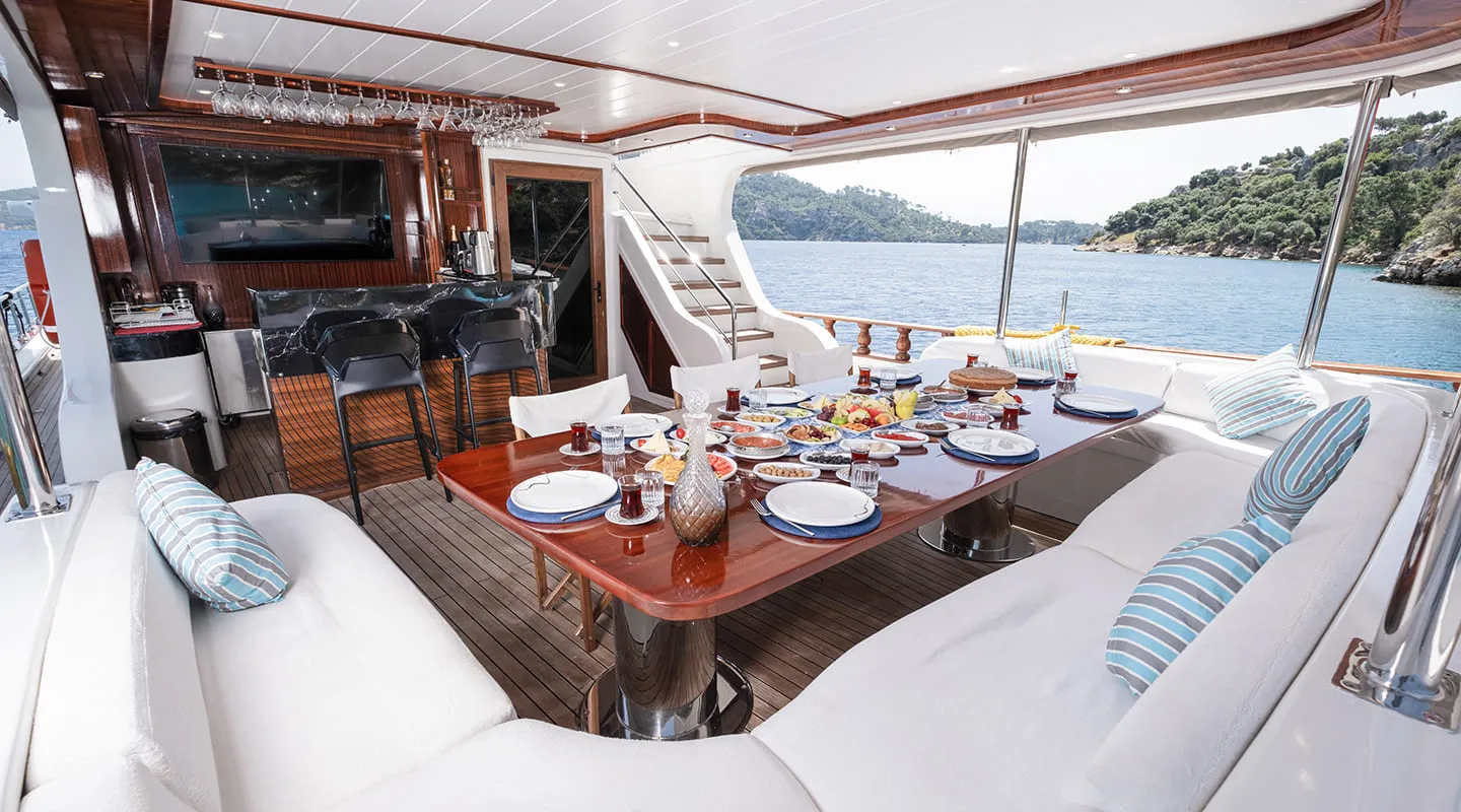LUCE DEL MARE Aft deck