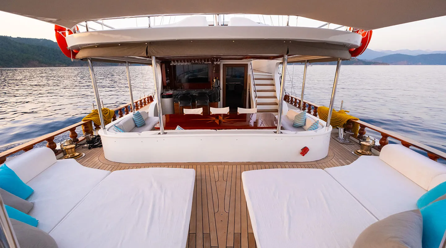 LUCE DEL MARE Aft deck