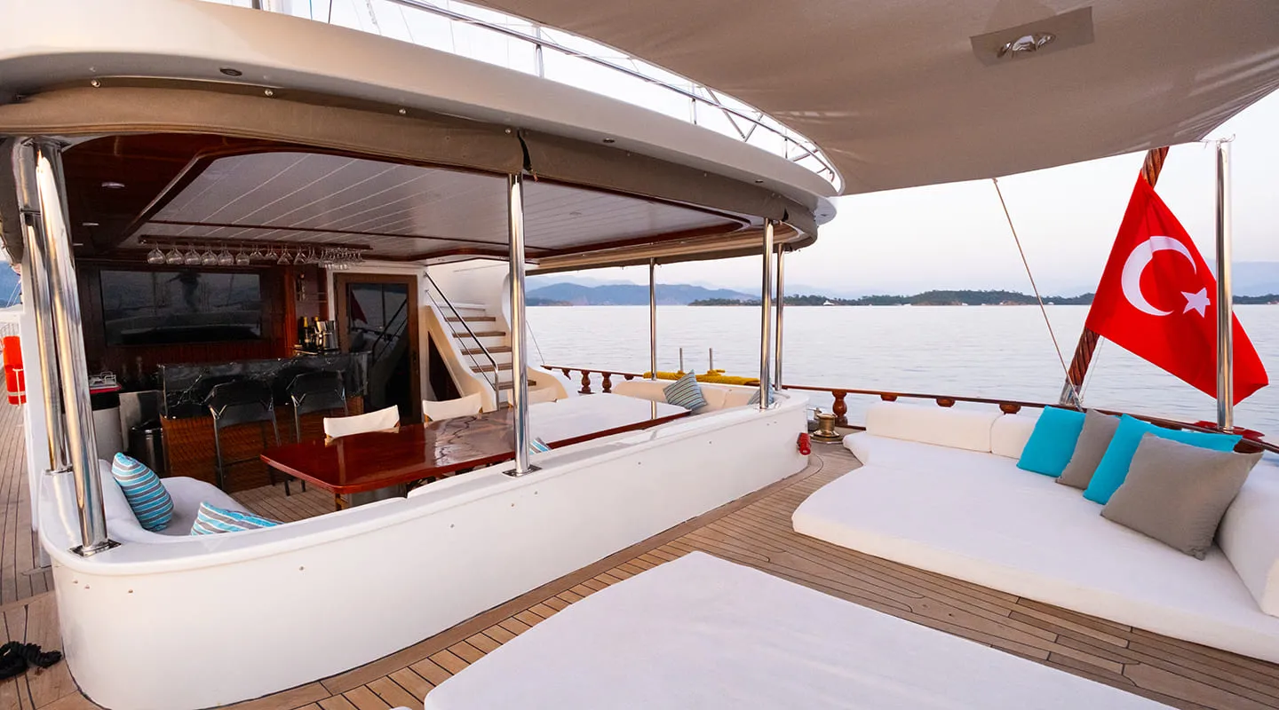LUCE DEL MARE Aft deck