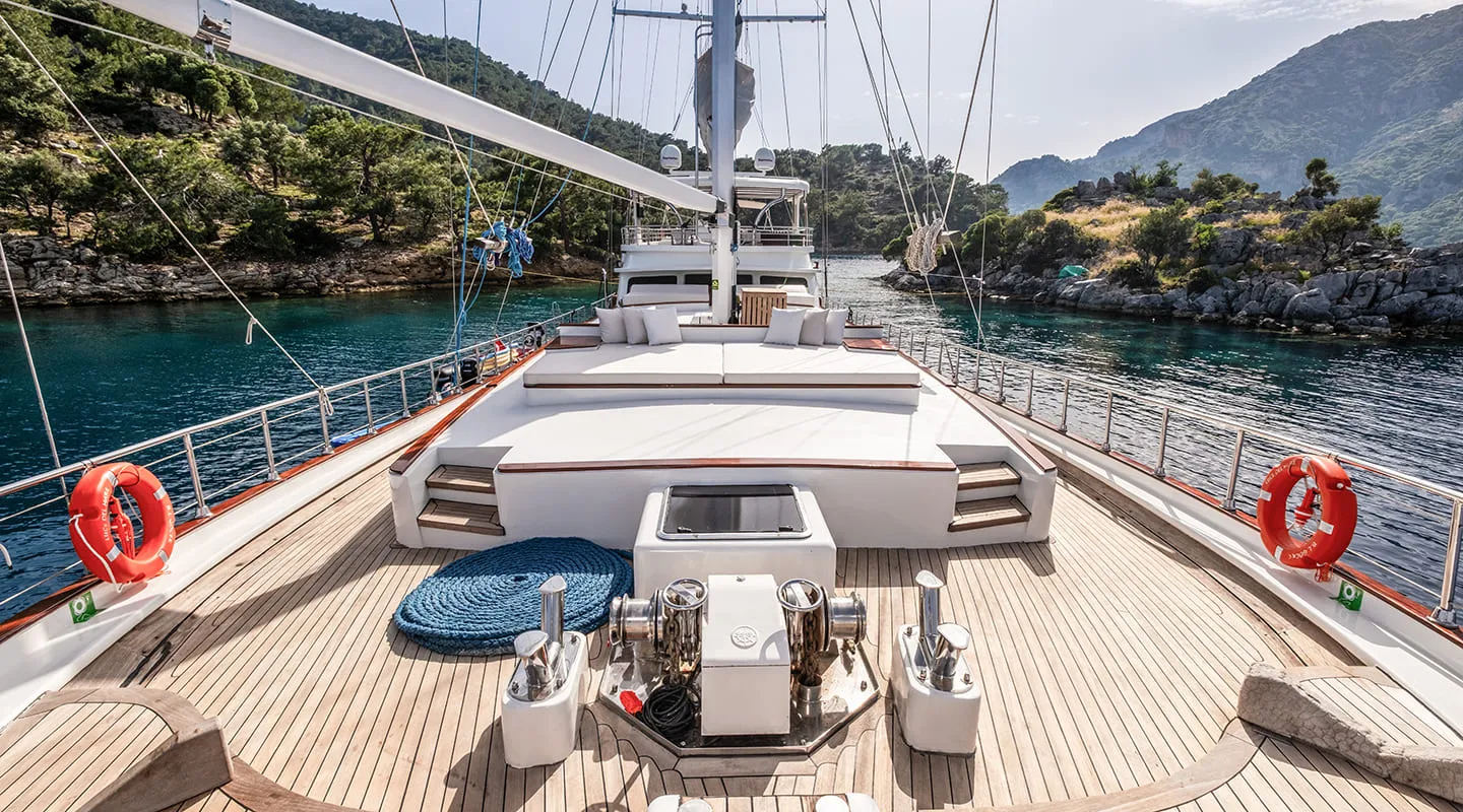 LUCE DEL MARE Bow deck
