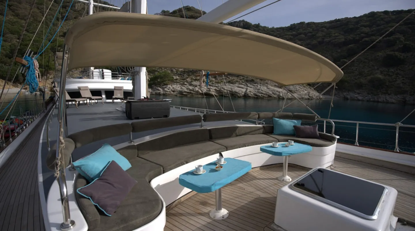 LUCE DEL MARE Bow deck