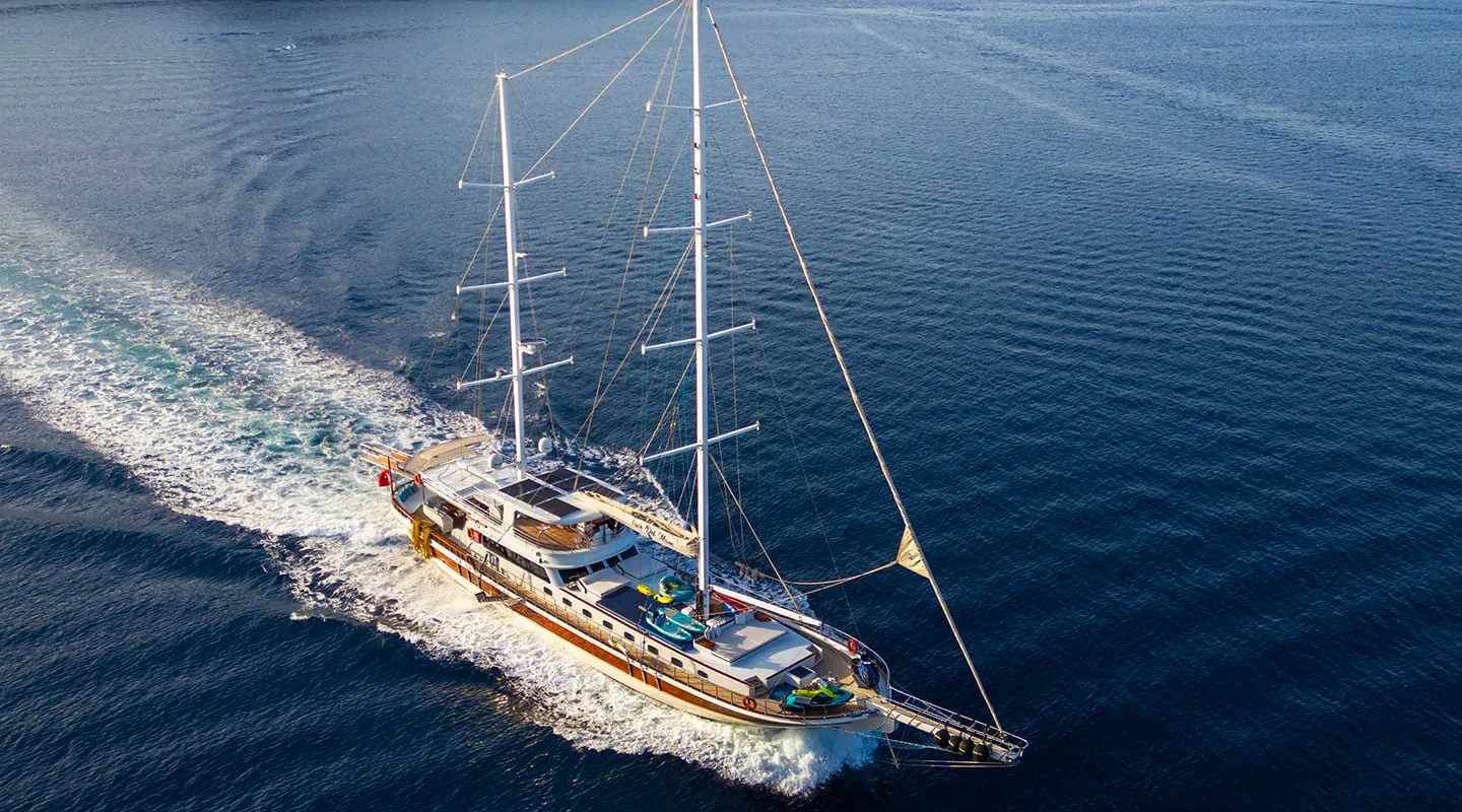 LUCE DEL MARE Cruising