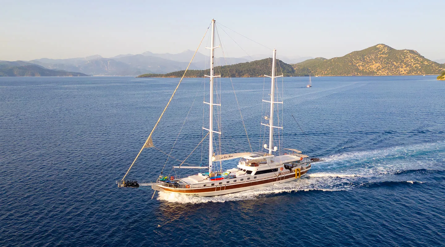 LUCE DEL MARE Cruising