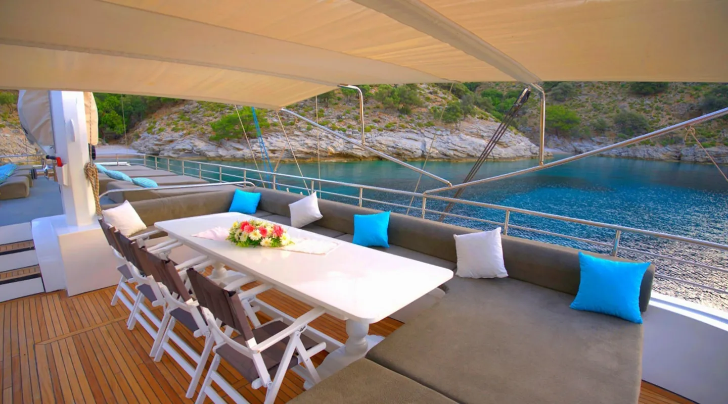 LUCE DEL MARE Sun deck