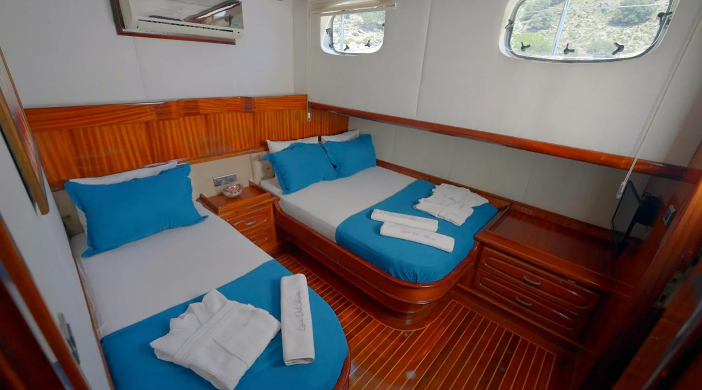 LUCE DEL MARE Triple cabin