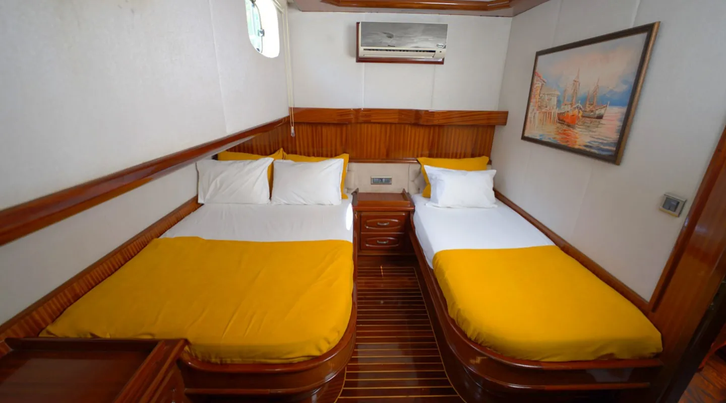 LUCE DEL MARE Triple cabin