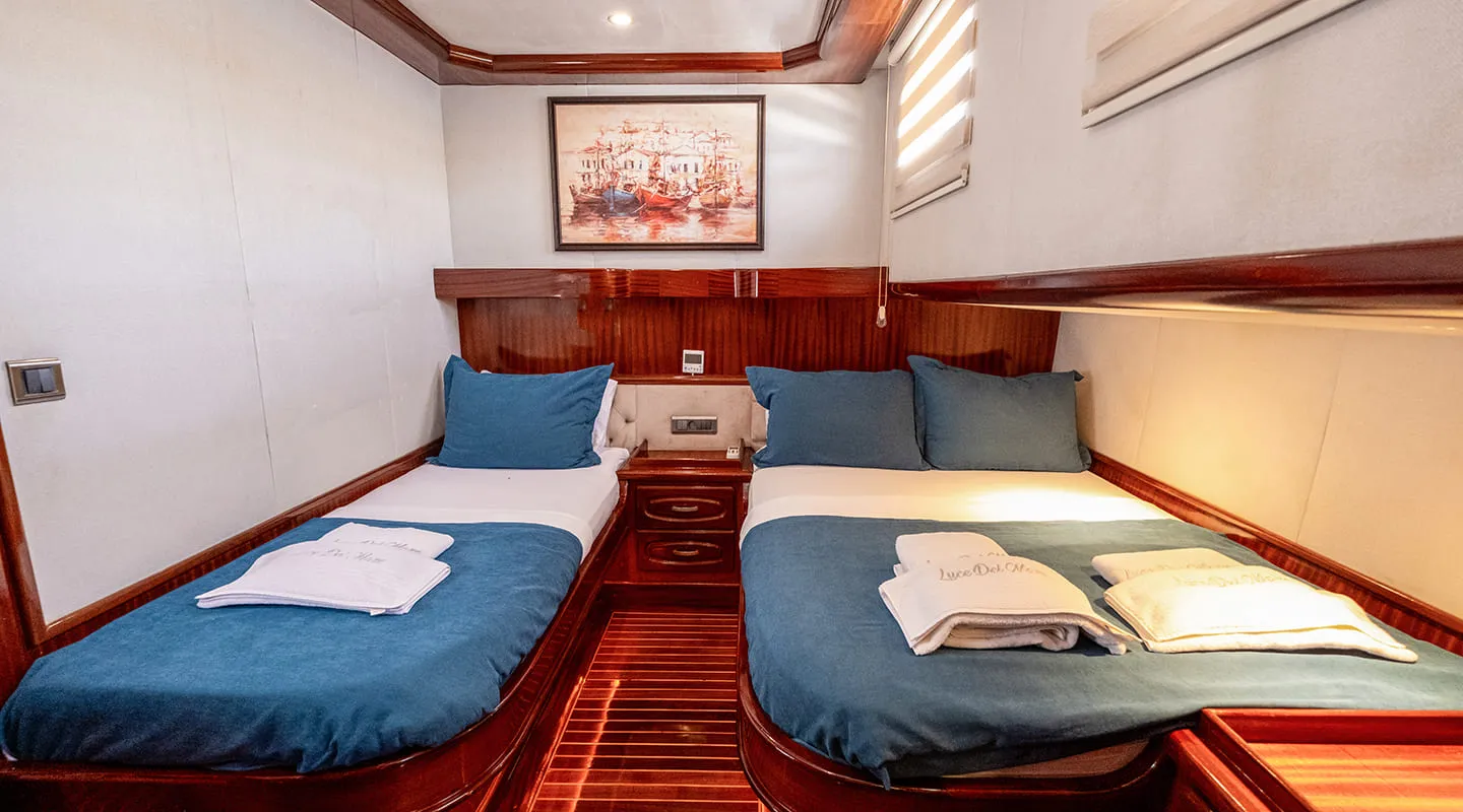 LUCE DEL MARE Twin cabin