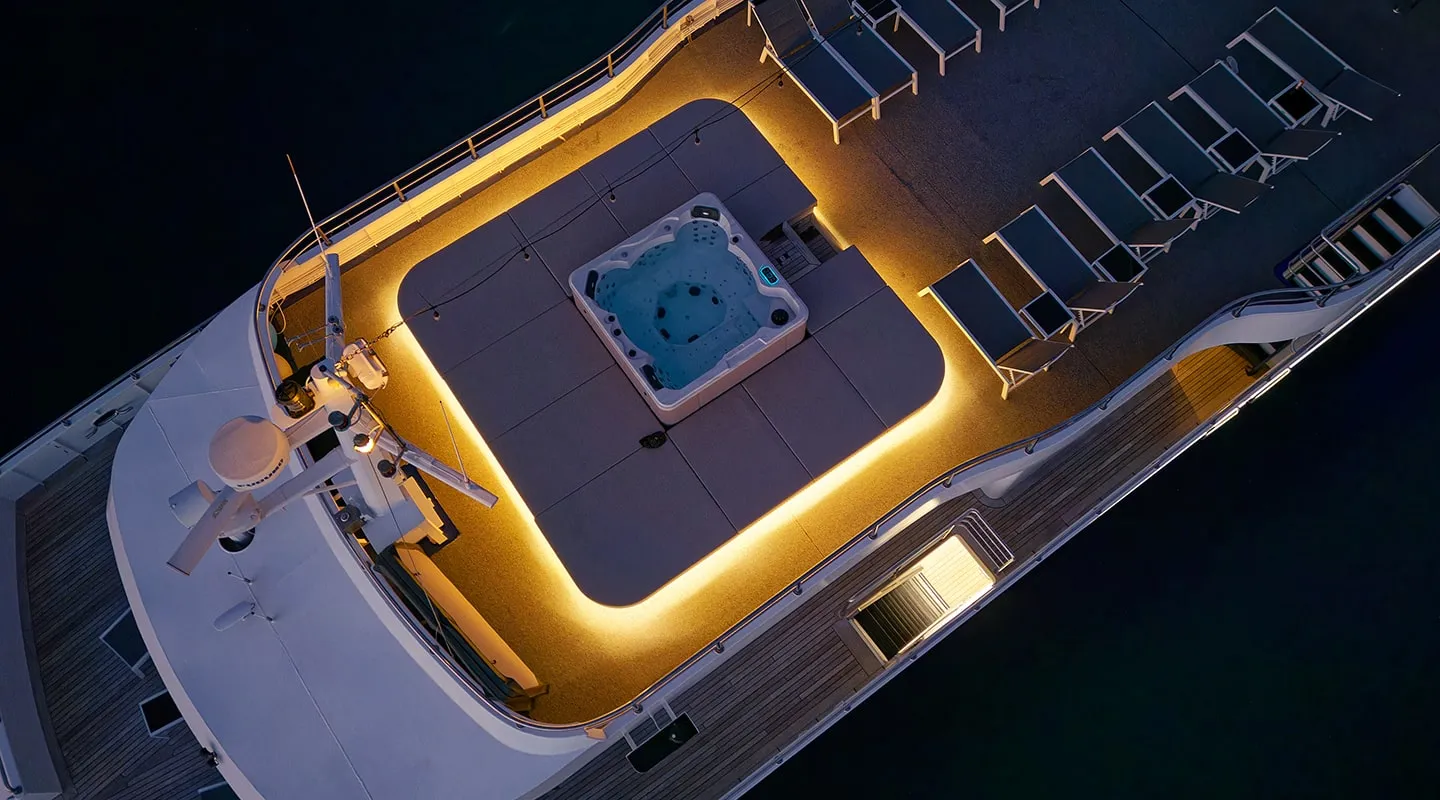 LUPUS MARE Sun deck