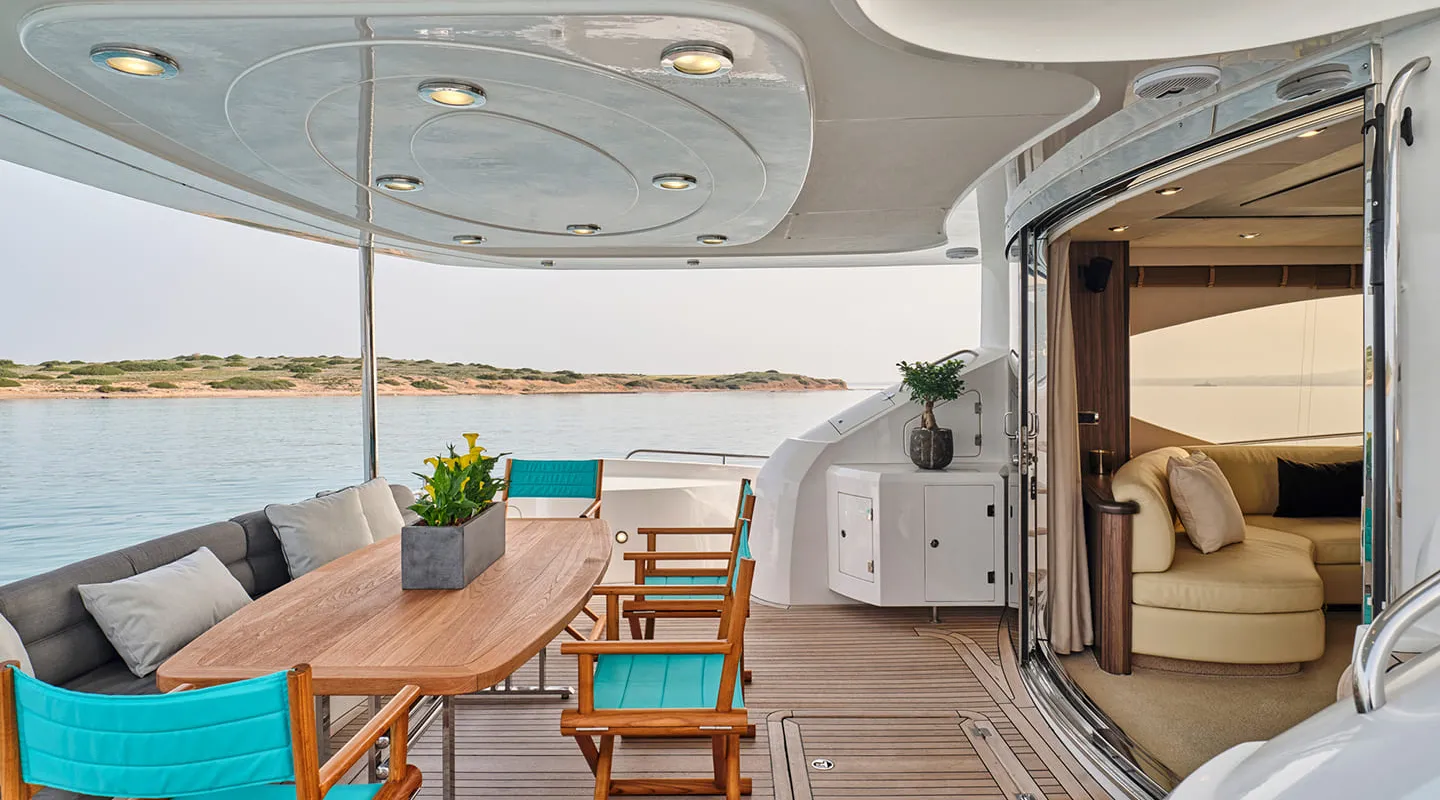M FIVE Aft deck