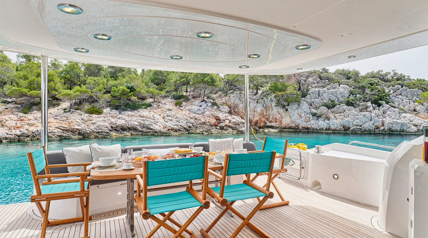 M FIVE Aft deck