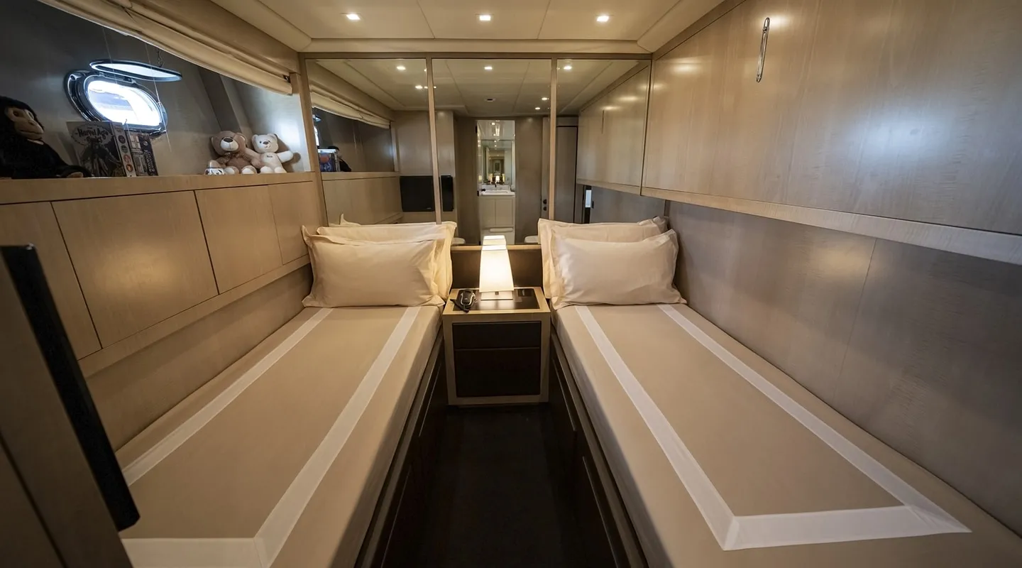 MANU Twin cabin