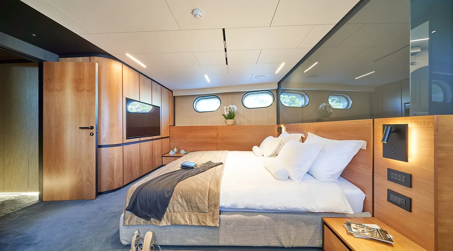 MARALLURE Double cabin