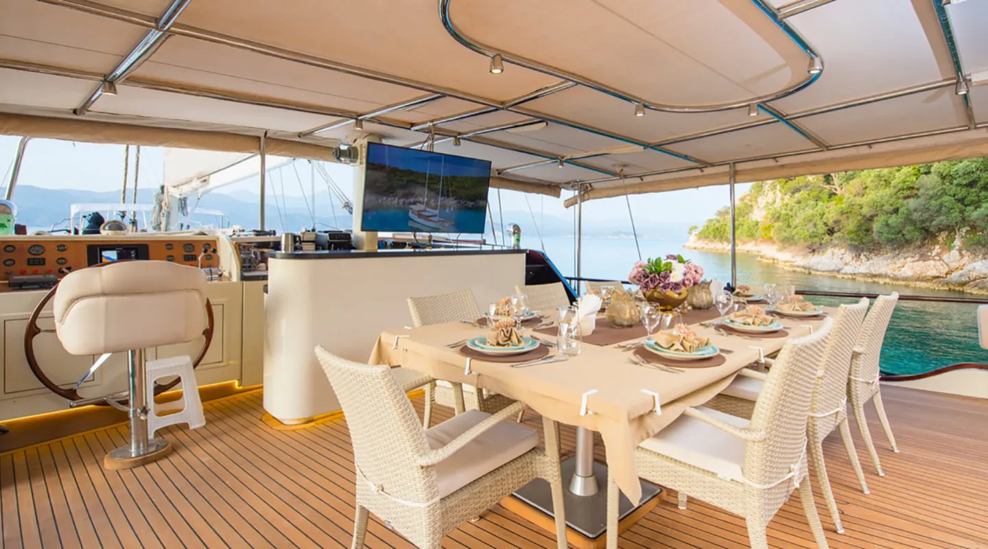 MEIN SCHATZ Aft deck