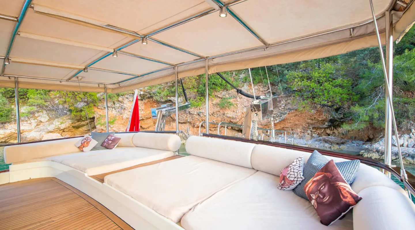 MEIN SCHATZ Aft deck
