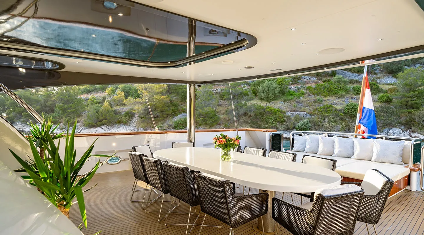 NAVILUX Aft deck