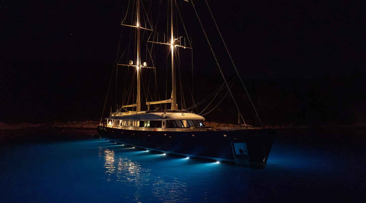 NOCTURNO At night
