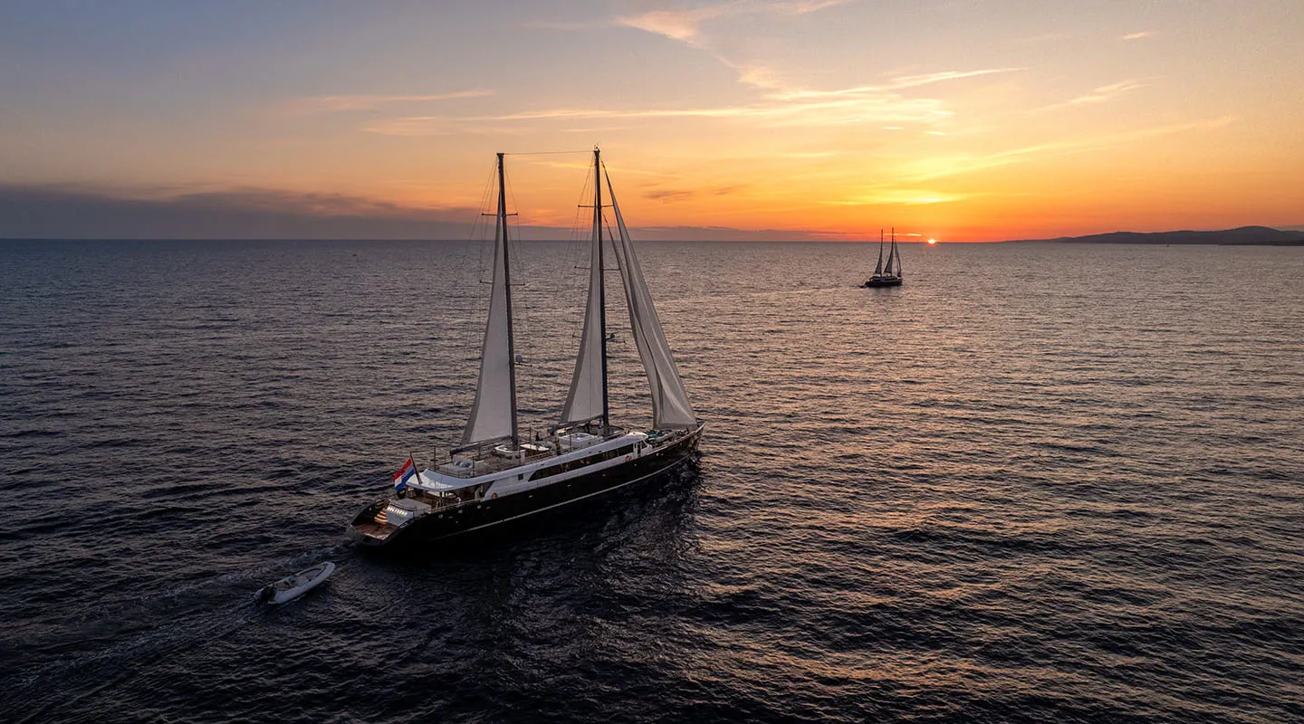NOCTURNO Sailing