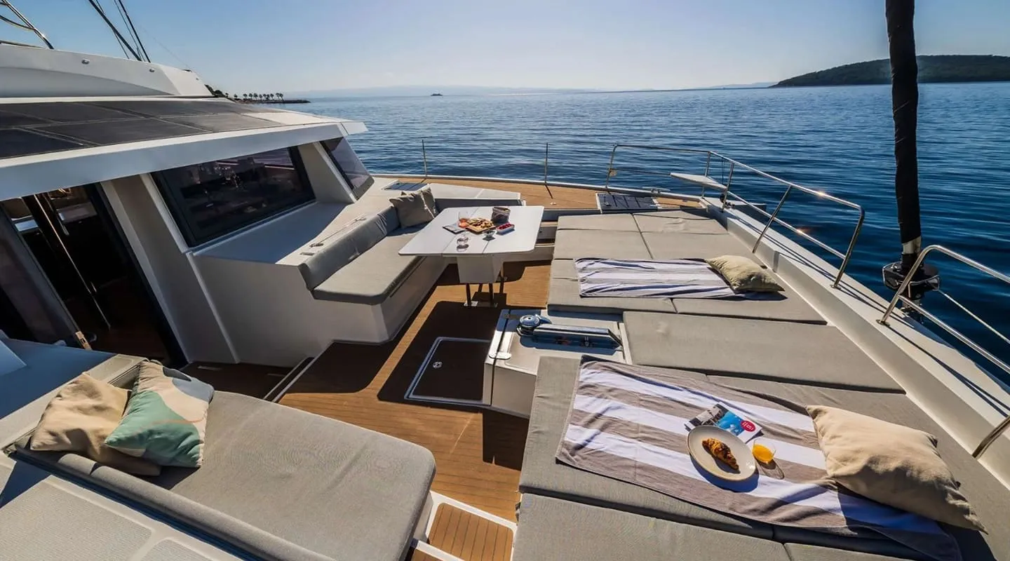 OCEAN LOUNGE Bow deck