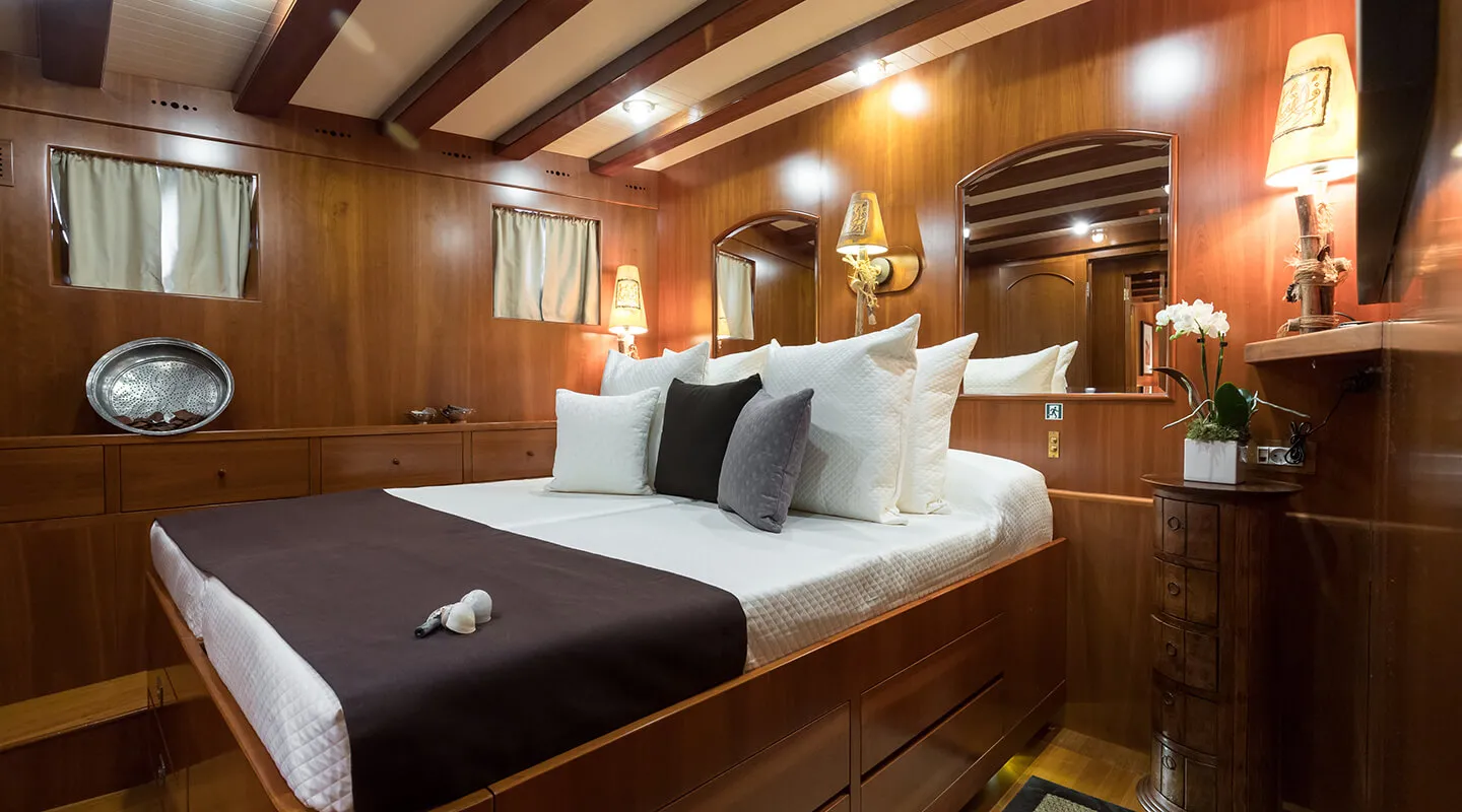 OVER THE RAINBOW Double cabin