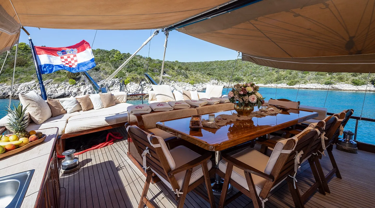 PACHA Aft deck