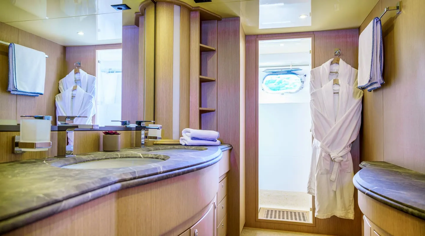 PHANTOM Master cabin bathroom