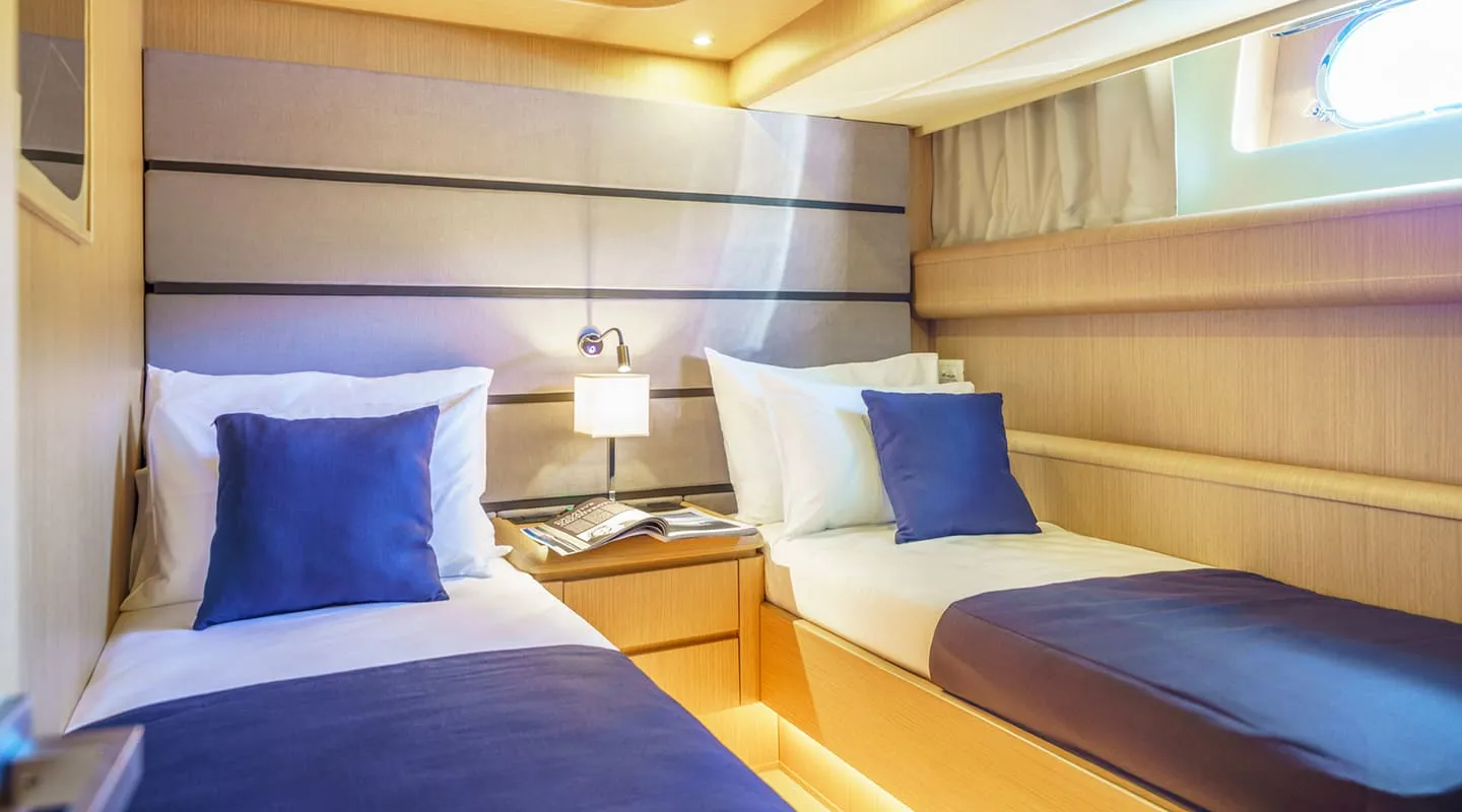 PHANTOM Twin cabin
