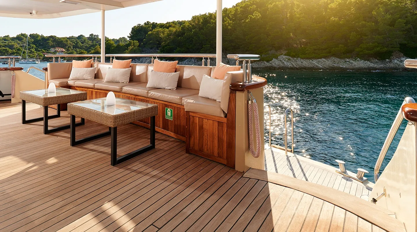 QUEEN ELEGANZA Aft deck