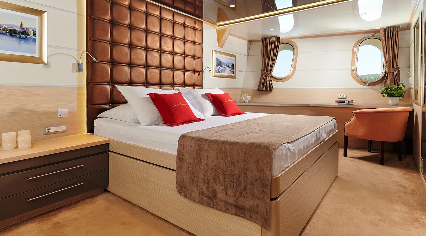 QUEEN ELEGANZA Double cabin