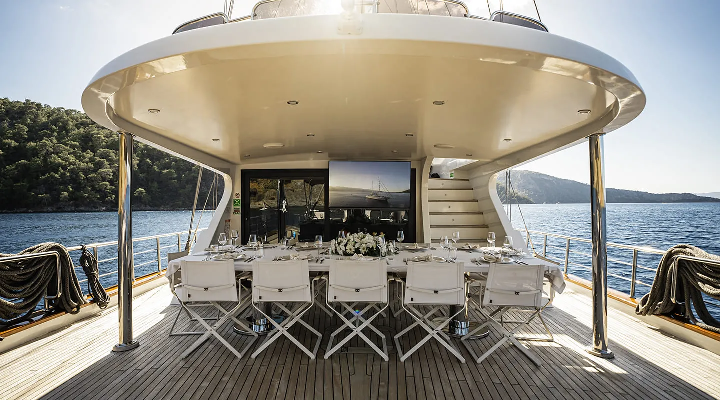 QUEEN OF MAKRI Aft deck