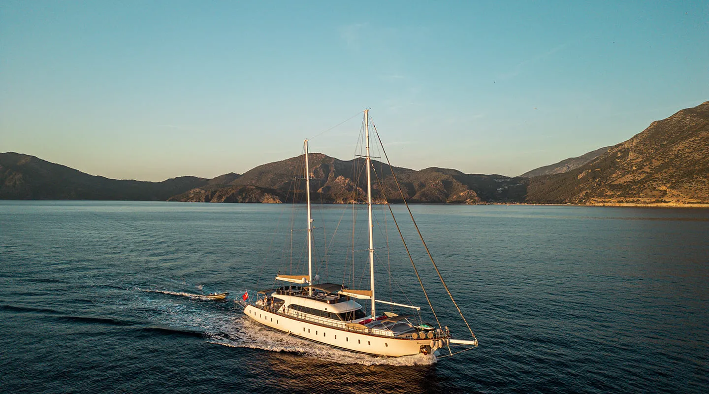 QUEEN OF MAKRI Cruising