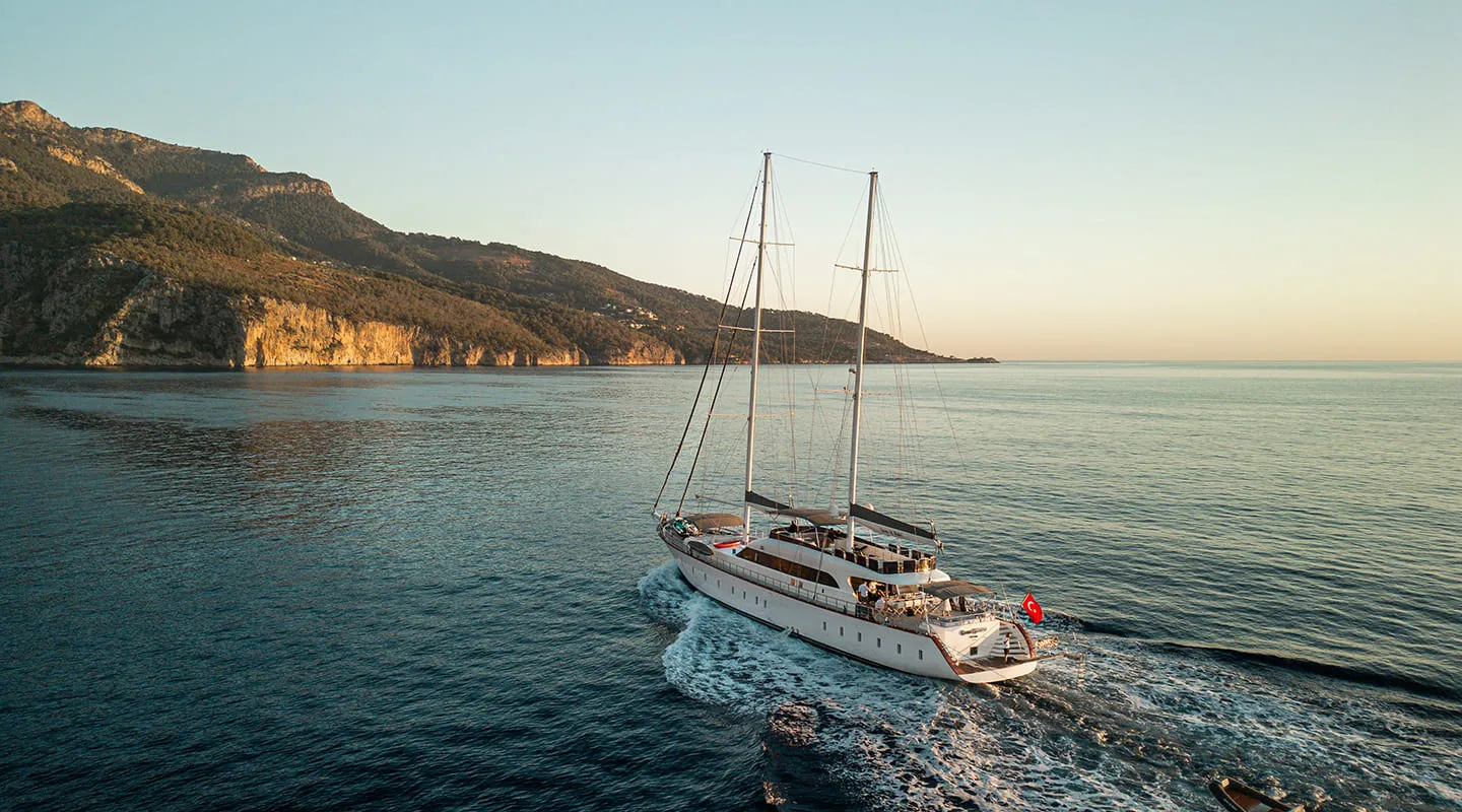 QUEEN OF MAKRI Cruising