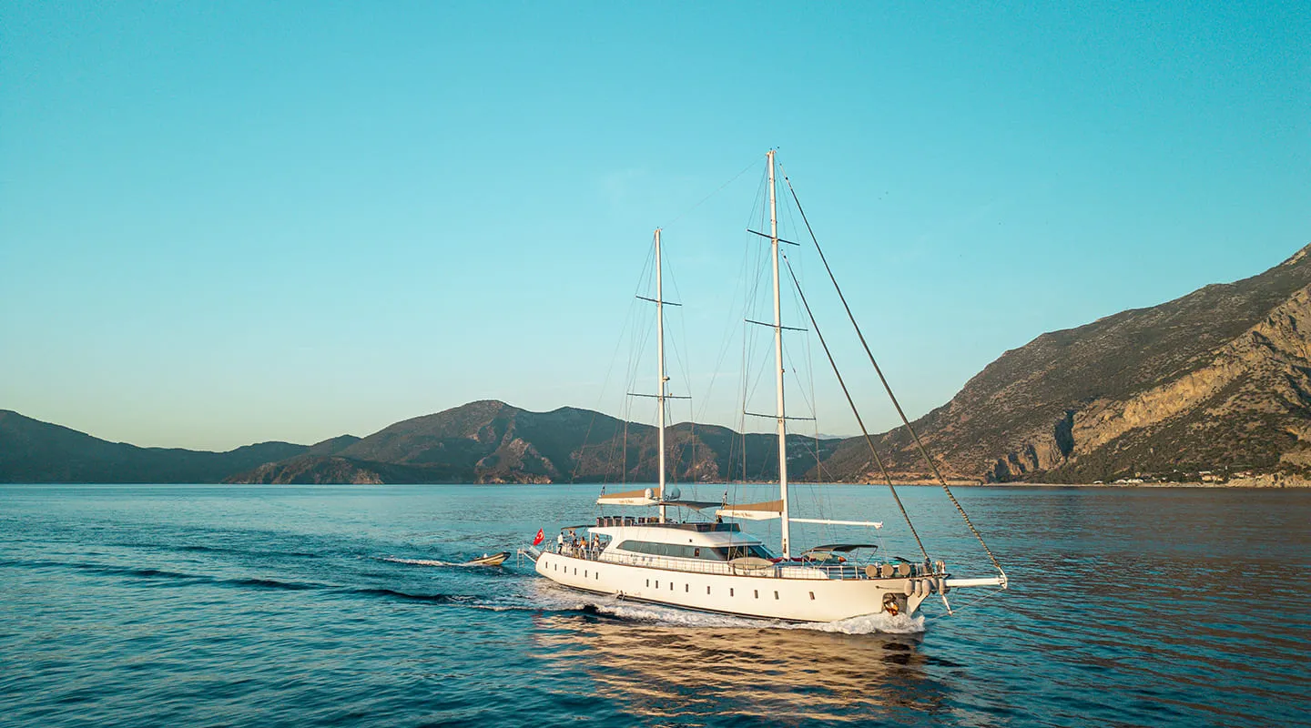 QUEEN OF MAKRI Cruising