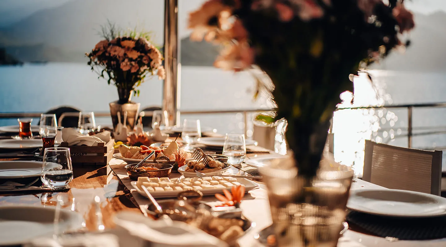 QUEEN OF MAKRI Table decoration