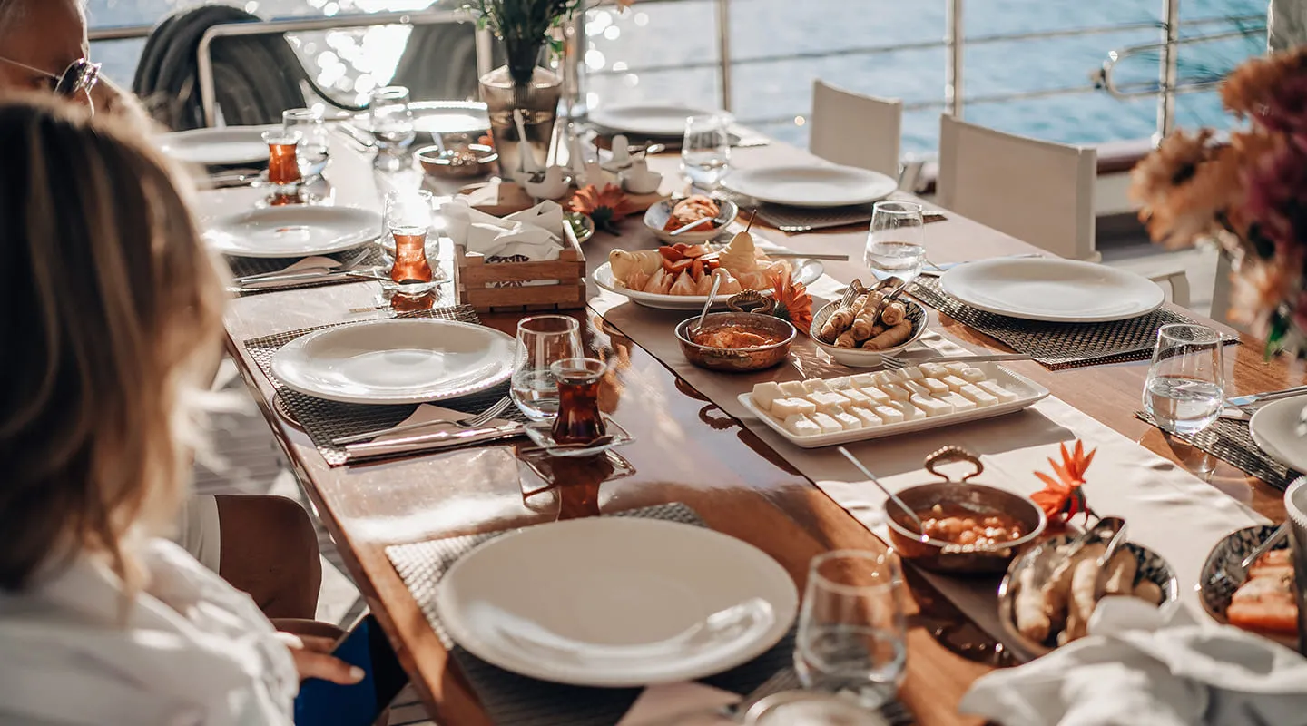 QUEEN OF MAKRI Table decoration