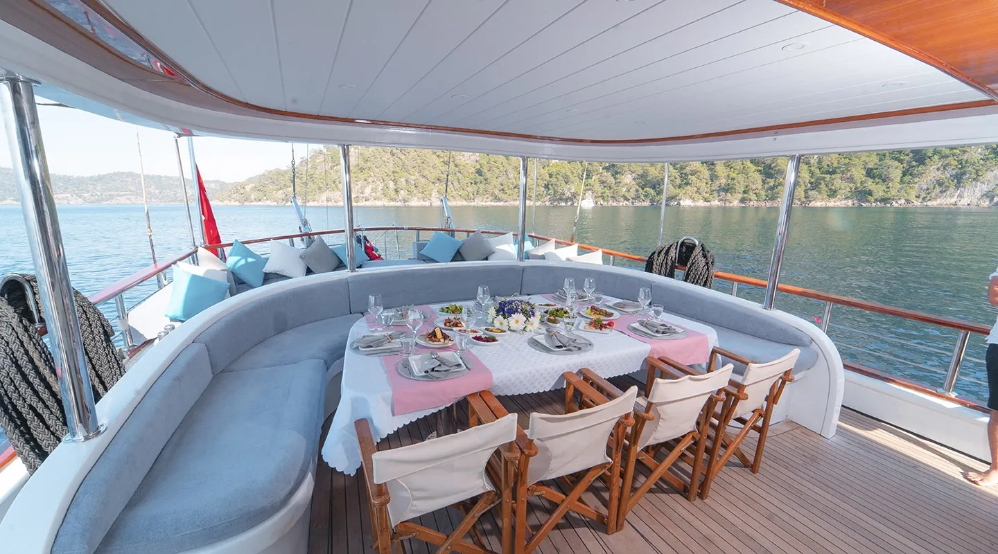 QUEEN OF RTT Dinning area on Aft deck